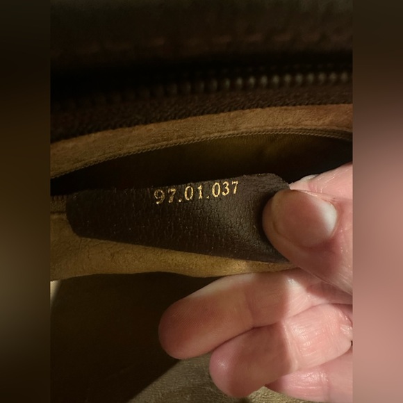 Gucci Accessories Collection Monogramam Vintage Pouch W/added Strap - Picture 14 of 14